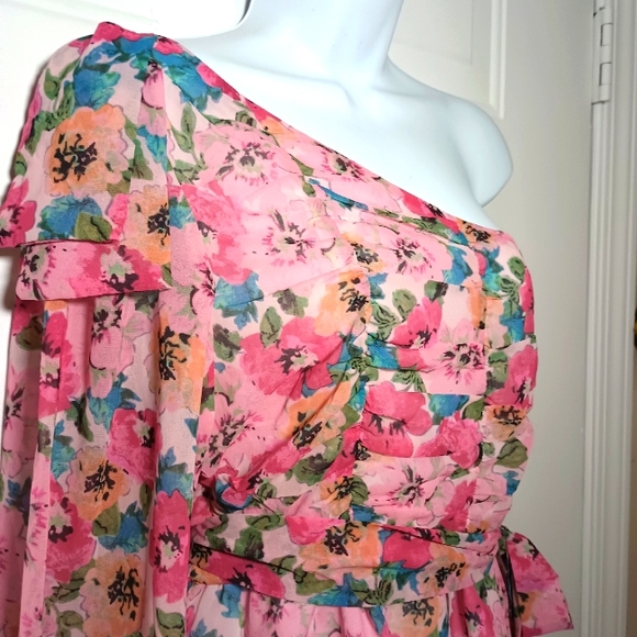 One Shoulder Long Sleeve Floral Mini Dress. Size L - Picture 2 of 14